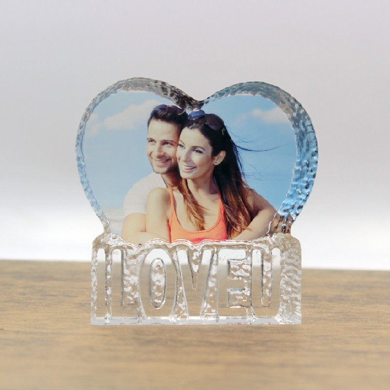 Bloc cristal en forme de coeur personnalisé avec une photo et gravé de l'inscription "i love u"